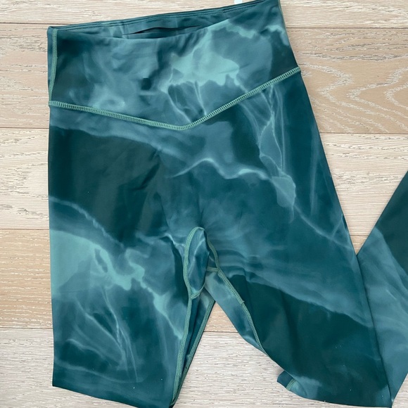 Matching workout set - Picture 3 of 4